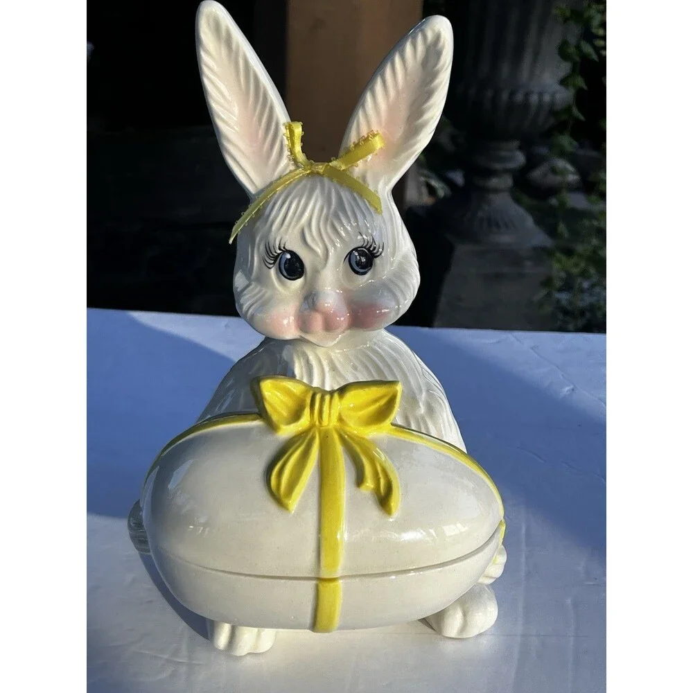Vintage 1980 Arnel’s Bunny Rabbit Covered Candy Dish  W/lid